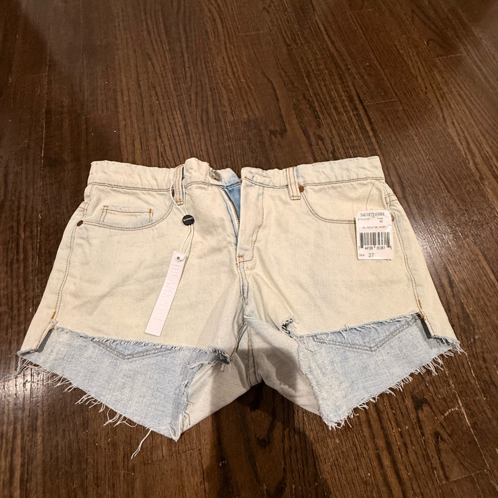 Women’s light Distressed Denim Shorts